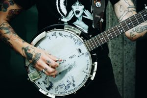 how to wear banjo finger picks